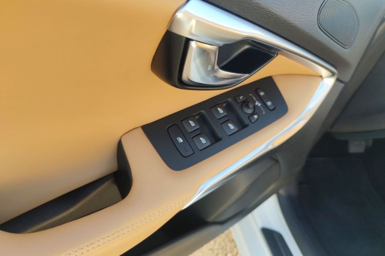 沃尔沃V40 2017款 T3 智逸版中控内饰7005