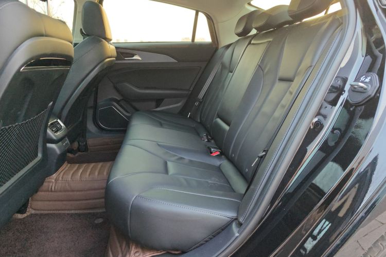 红旗H5 2022款 经典款 改款 1.8T 自动智联旗韵版中控内饰7003