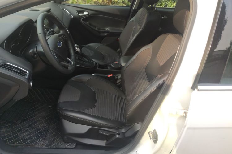 福特 福克斯 2017款 两厢 EcoBoost 180 自动精英型局部细节19