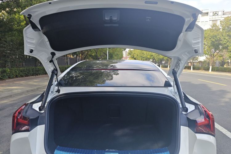 哪吒汽车 哪吒S 2022款 增程版 1160km 后驱中版局部细节23