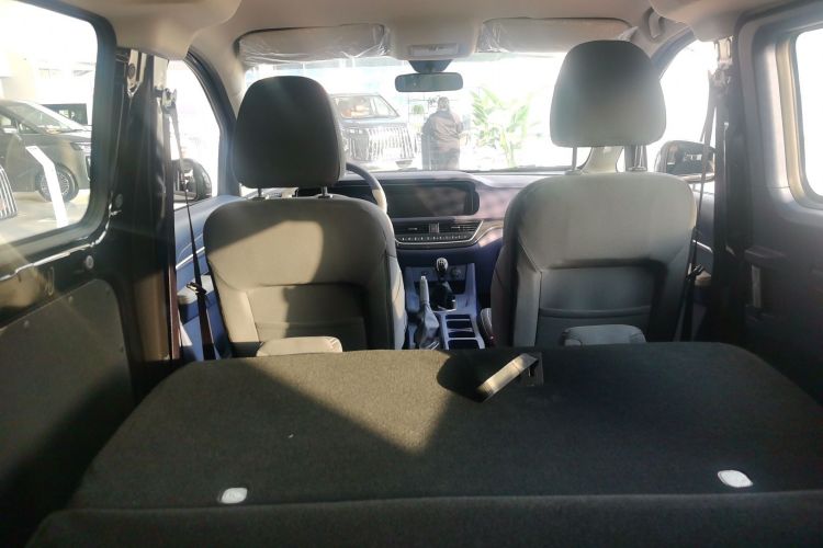 BAW北汽制造 锐胜王牌M7 2025款 1.6L 手动标轴舒适型 5座车身外观6005