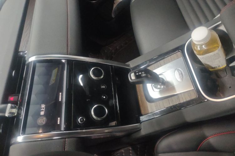 路虎 发现运动版 2023款 249PS R-Dynamic S 性能版中控内饰7005