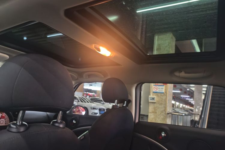 MINI Countryman 2011款 1.6L COOPER Fun局部细节22