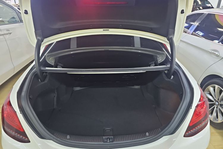 奔驰C级 2020款 C 200 L 时尚型运动版局部细节23