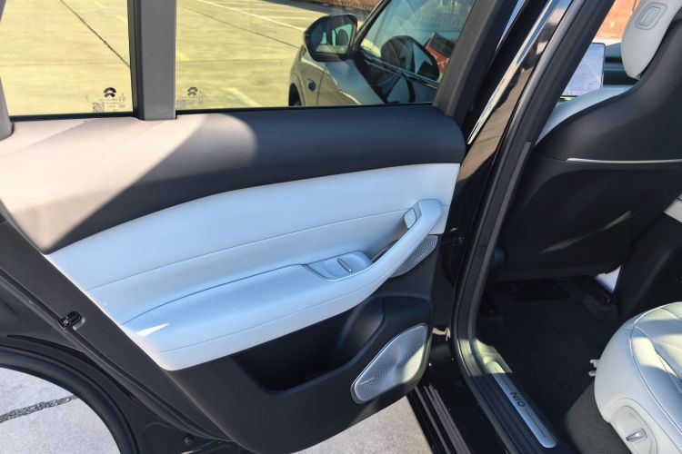 蔚来ES6 2025款 75kWh中控内饰7004