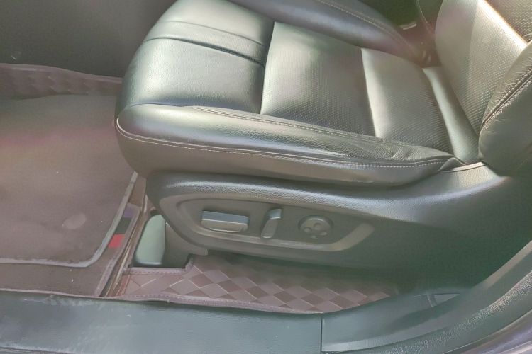 广汽传祺 传祺GS8 2017款 320T 两驱豪华智联版（七座）局部细节9001