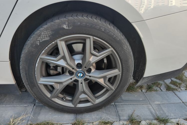 宝马i3 2022款 eDrive 35 L车身外观6001