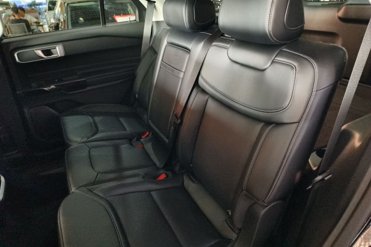 福特 探险者 2025款 2.3T EcoBoost 四驱穿越版 5座中控内饰7001