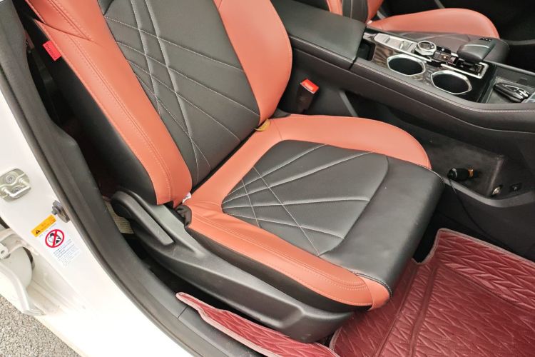 长安 逸动 2022款 PLUS 蓝鲸NE 1.4T GDI DCT尊贵版局部细节41