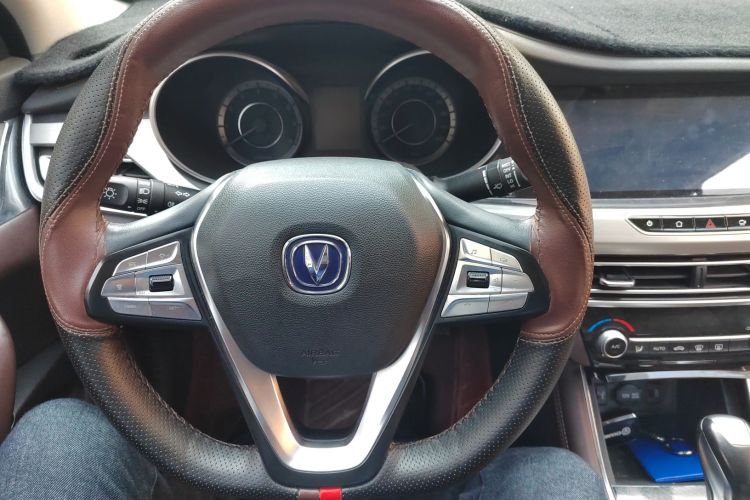 长安 逸动 2018款 1.6L GDI 自动领尚型局部细节13