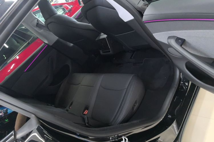 特斯拉 Model Y 2025款 后轮驱动版中控内饰7003