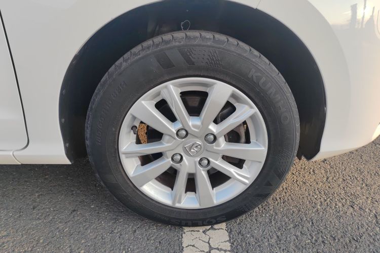 宝骏360 2018款 1.5L 手动精英型 国V车身外观6006