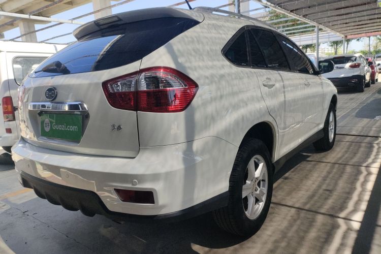 比亚迪S6 2014款 2.0L 手动豪华型 5座车身外观6004