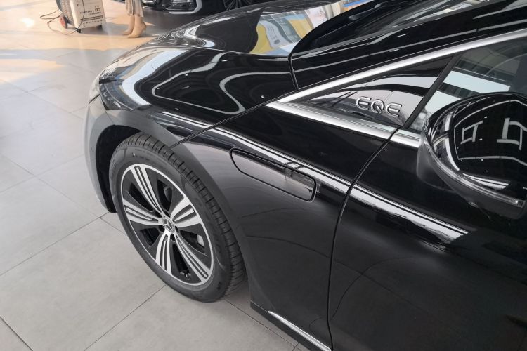 奔驰EQE 2025款 500 4MATIC 豪华版车身外观6004