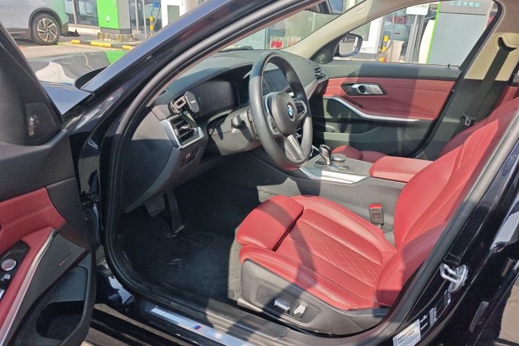 宝马3系 2022款 改款 325i M运动曜夜套装中控内饰7003