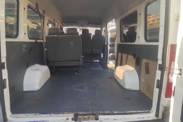 东风御风 御风 2021款 2.0T动力王前驱物流车长轴中顶6-9座国VI ZD20局部细节23