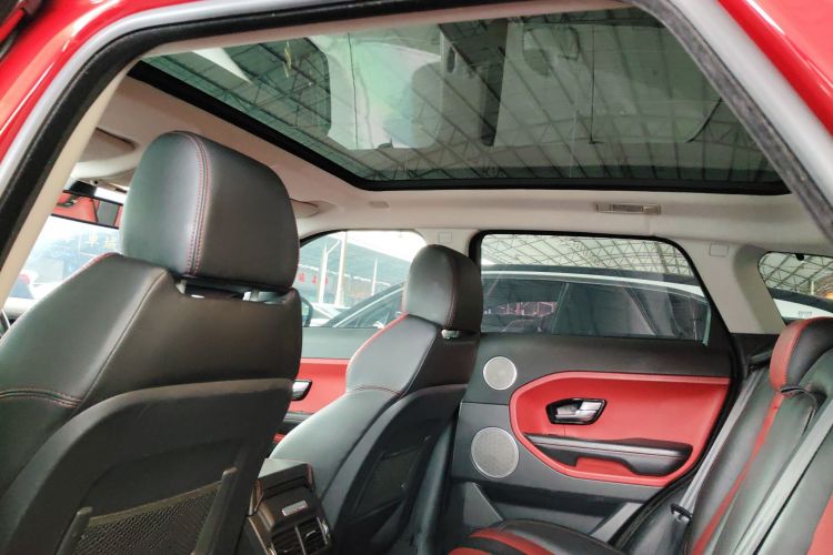 路虎 揽胜极光(进口) 2015款 2.0T 5门耀动版中控内饰7007