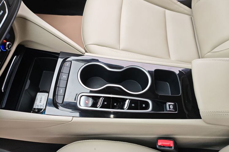 别克 君威 2020款 552T 精英型中控内饰7001