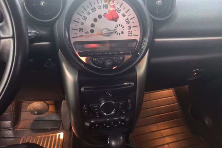 MINI Countryman 2011款 1.6L COOPER Fun局部细节16