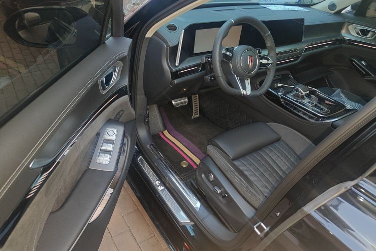 红旗H9 2025款 2.0T 两驱旗享私享风尚版 5座中控内饰7001