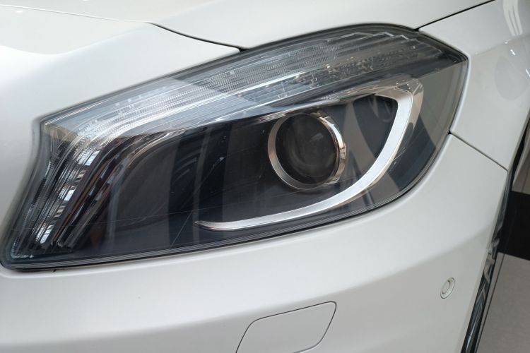 奔驰A级(进口) 2015款 A 200 运动型局部细节36