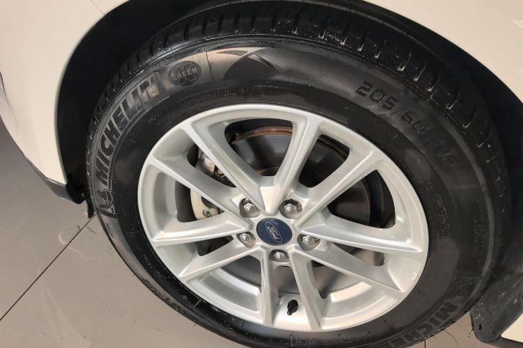 福特 福克斯 2018款 两厢经典 EcoBoost 180 自动精英型局部细节9009