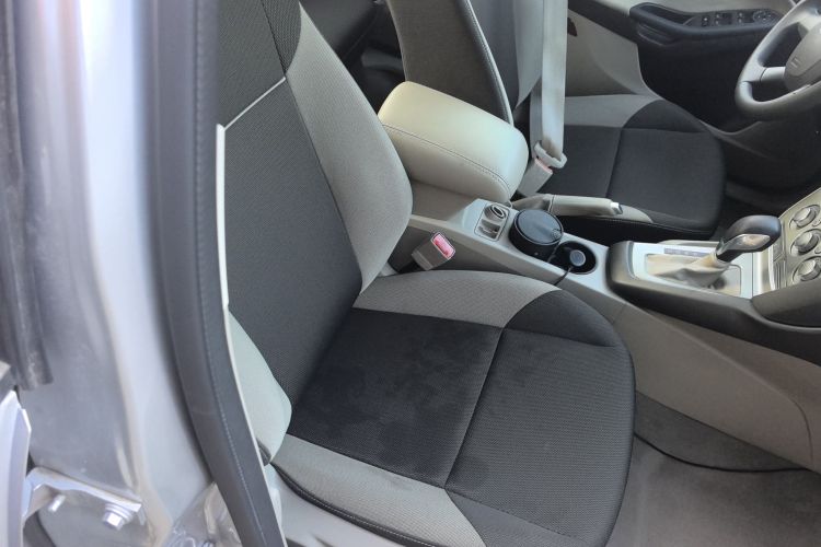 福特 福克斯 2012款 三厢 1.6L 自动舒适型局部细节41