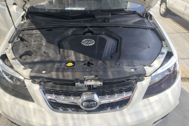 比亚迪S6 2014款 2.0L 手动豪华型 5座局部细节9004