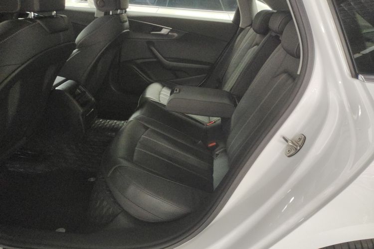 奥迪A4L 2020款 40 TFSI 时尚动感型中控内饰7001