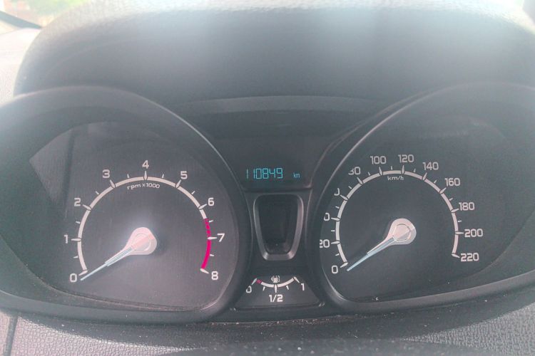 福特 翼搏 2013款 1.5L 手动风尚型中控内饰15