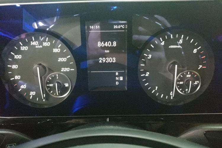 奔驰 威霆 2023款 2.0T 精英版 7座中控内饰15