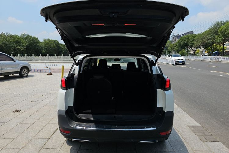 标致5008 2017款 380THP 7座精英版中控内饰7009