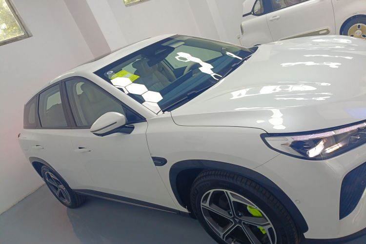 哪吒汽车 哪吒L 2024款 增程 220 PRO＋全家桶车身外观6002