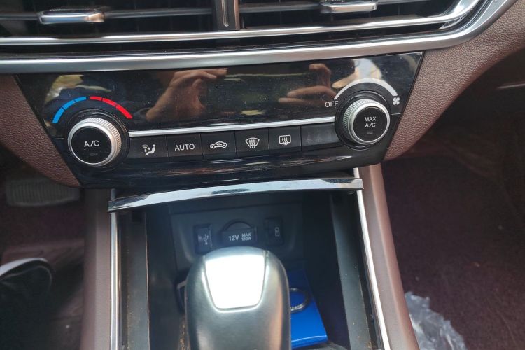 长安 逸动 2018款 1.6L GDI 自动领尚型局部细节16