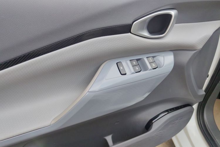 宝骏RC-5 2020款 1.5L 手动智耀豪华型中控内饰7002