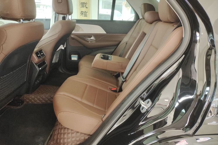 奔驰GLE 2024款 GLE 350 4MATIC 动感型中控内饰7001