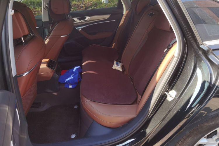 奥迪A6L 2024款 40 TFSI 豪华致雅型中控内饰7001