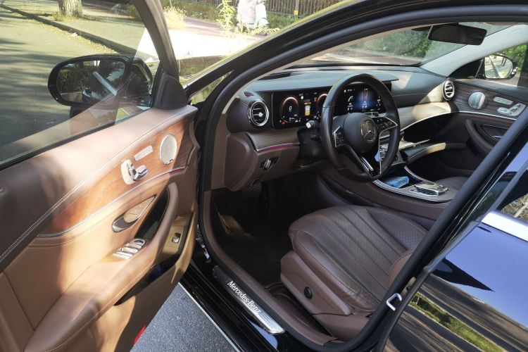 奔驰E级 2023款 E 300 L 尊贵型中控内饰7002