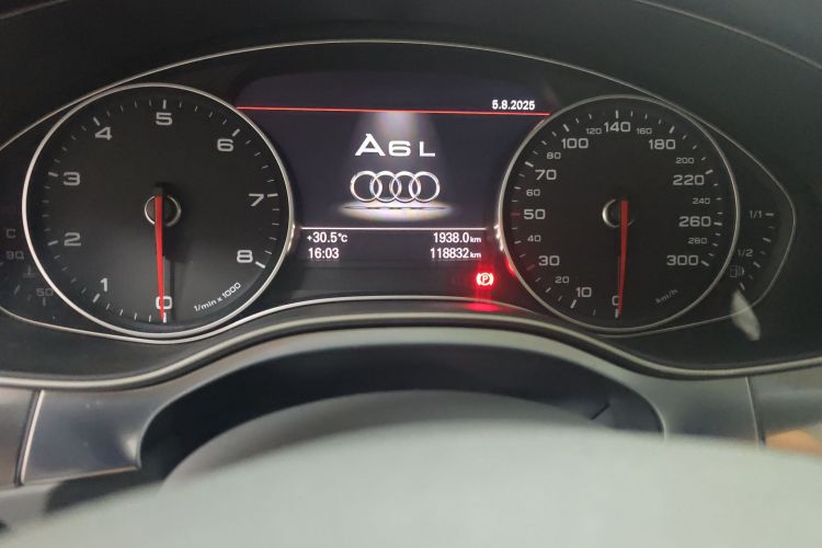 奥迪A6L 2014款 30 FSI 技术型中控内饰15