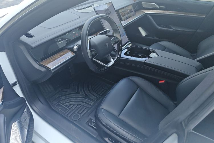 哪吒汽车 哪吒S 2022款 增程版 1160km 后驱中版中控内饰7001