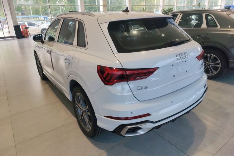 奥迪Q3 2025款 quattro 45周年典藏版 40TFSI 时尚动感型车身外观6005