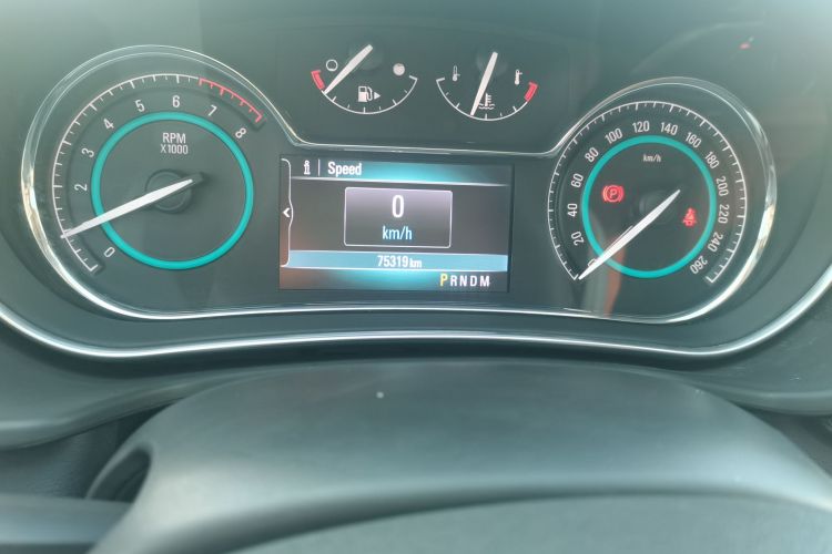 别克 君威 2014款 GS 2.0T 豪情运动版中控内饰15