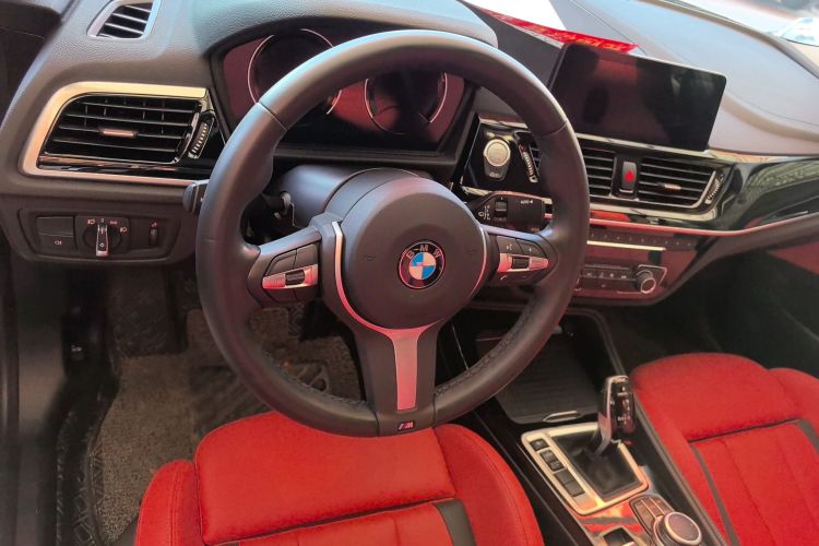 宝马1系 2021款 125i M运动曜夜版局部细节13