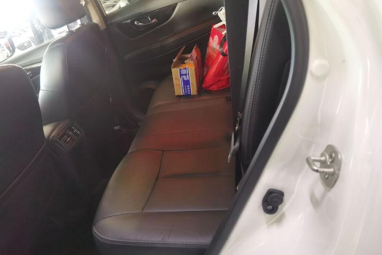 日产 奇骏 2019款 2.0L CVT舒适版 2WD中控内饰7001