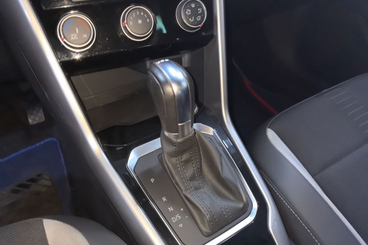 大众 T-ROC探歌 2020款 230TSI DSG两驱进取型中控内饰7005