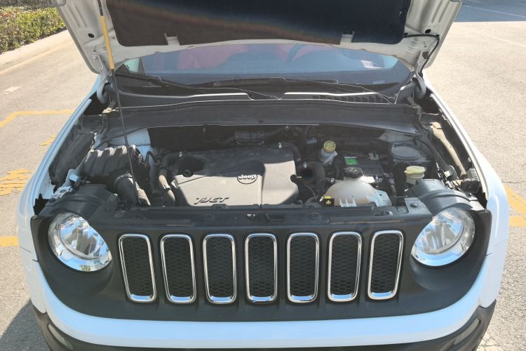 Jeep 自由侠 2018款 互联大屏版 180T 自动动能版+局部细节24