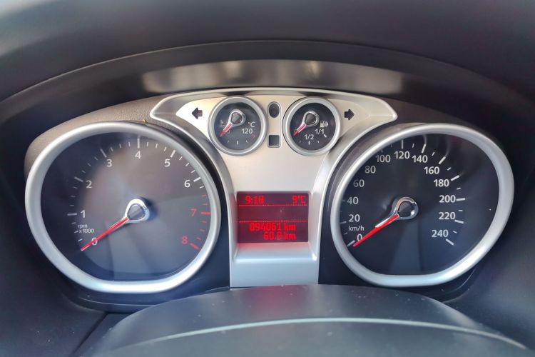 福特 福克斯 2013款 两厢经典 1.8L 自动基本型中控内饰15