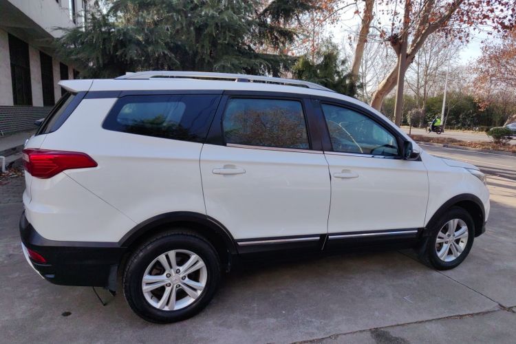 北汽幻速S3 2016款 S3L 1.5L 手动尊享型车身外观6004