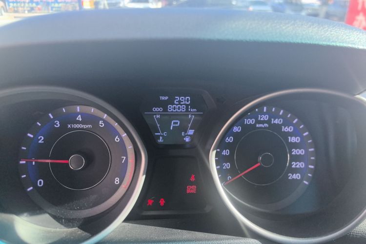 现代 朗动 2015款 1.6L 自动时尚型中控内饰15