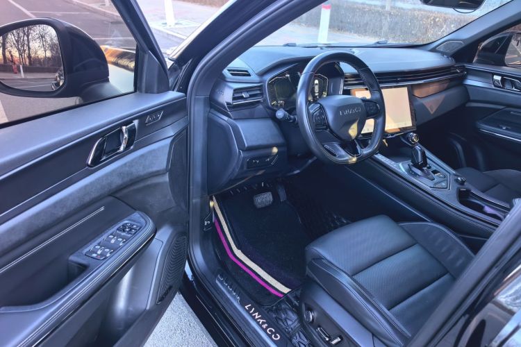 领克01 2021款 2.0TD 四驱暗夜版中控内饰7002